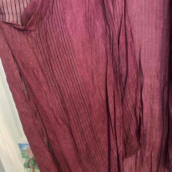 Elegant Burgundy Kimono - Picture 2 of 3